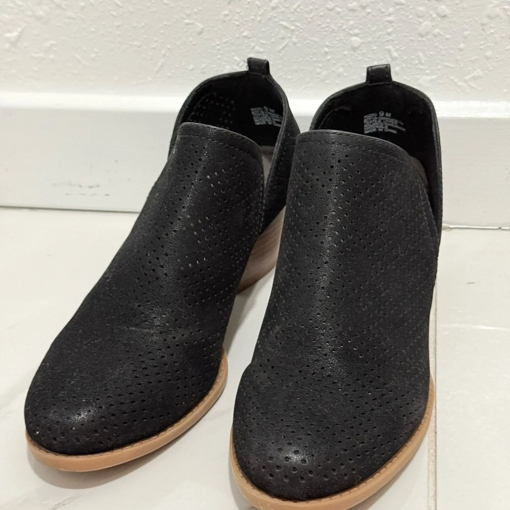 BareTraps Black Perforated Leather Ankle Booties‎ with Wood Heel 9M